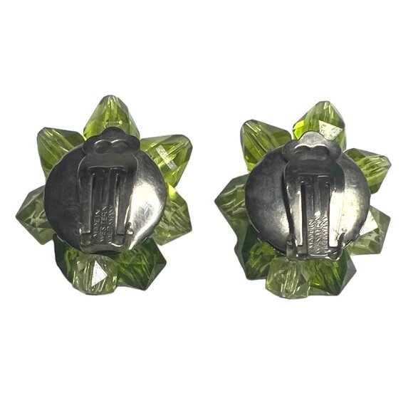 Vintage lime green beaded cluster clip earrings - Picture 2 of 4